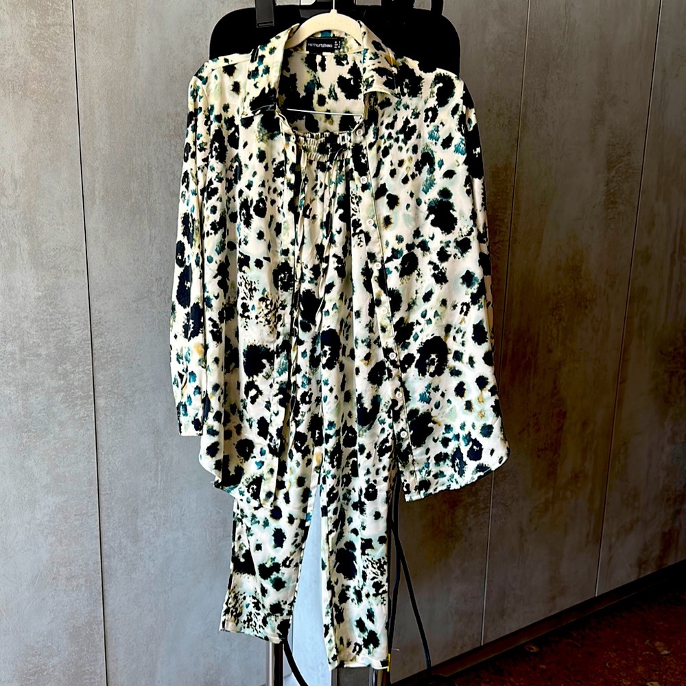 PRETTYLITTLETHING PAJAMA STYLE SET Shirt size (USA 2) Pants Size (USA 0)